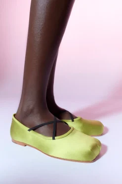 Sale Sandy Liang Criss Cross Pointe In Chartreuse Satin